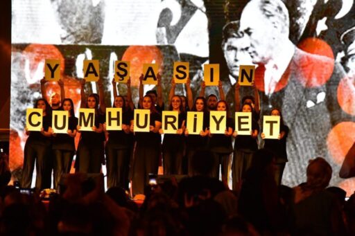 İzmir Büyükşehir Belediyesi'nin, 29 Ekim Cumhuriyet Bayramı kutlamaları kapsamında “Cumhuriyet