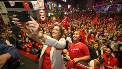 Karşıyaka Belediyesi tarafından ilçenin dört bir yanında düzenlenen Cumhuriyet Bayramı