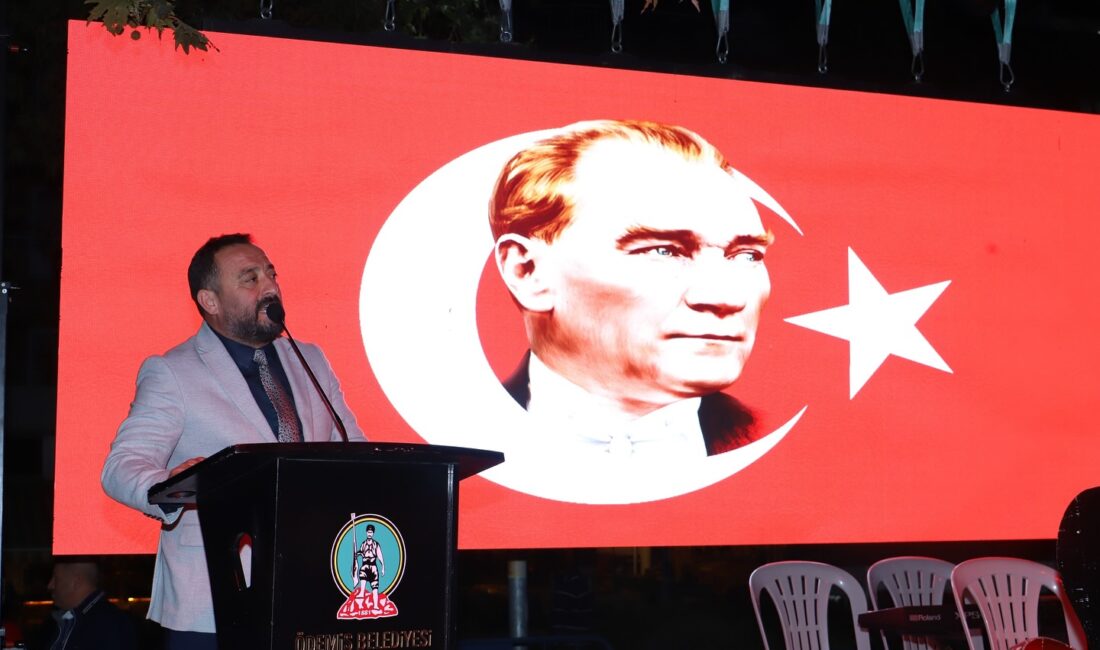 Cumhuriyetimizin 101. Yılı kutlama etkinlikleri kapsamında Ödemiş’te düzenlenen fener alayında