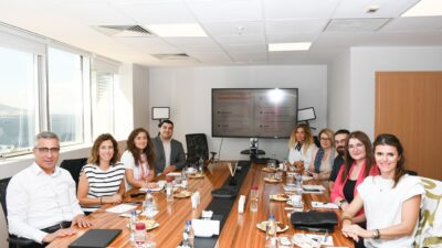 İzmir’de yaşayan otizmli ve nörogelişimsel farklılığı bulunan bireyler için istihdam
olanakları