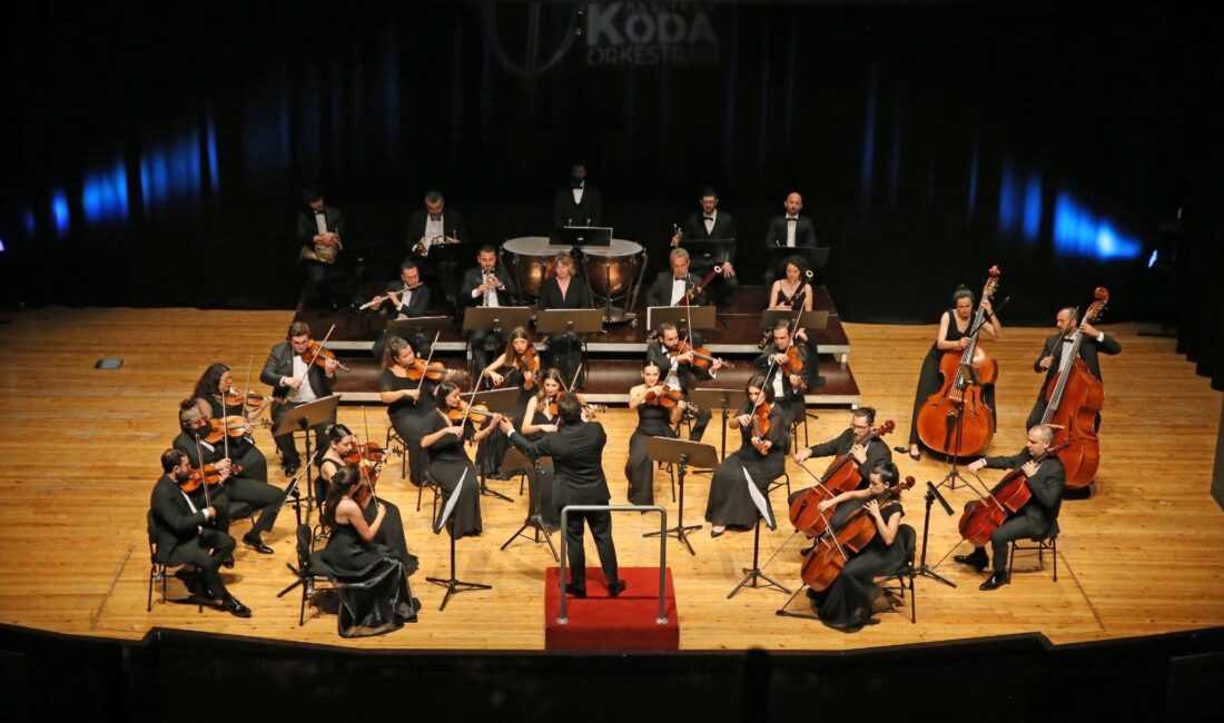 Karşıyaka Belediyesi, Türkiye Cumhuriyeti’nin 101’inci kuruluş yıl dönümünü muhteşem etkinliklerle