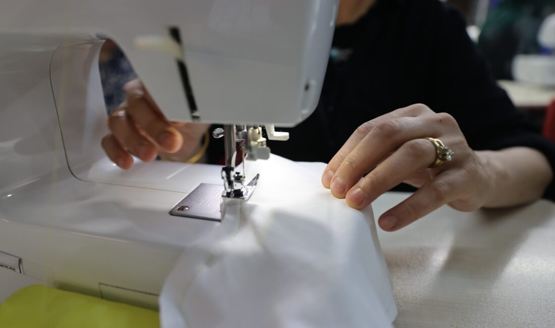 Konak Belediyesi, hijyenik ürünlere ulaşmakta güçlük çeken kadınlar için hayata