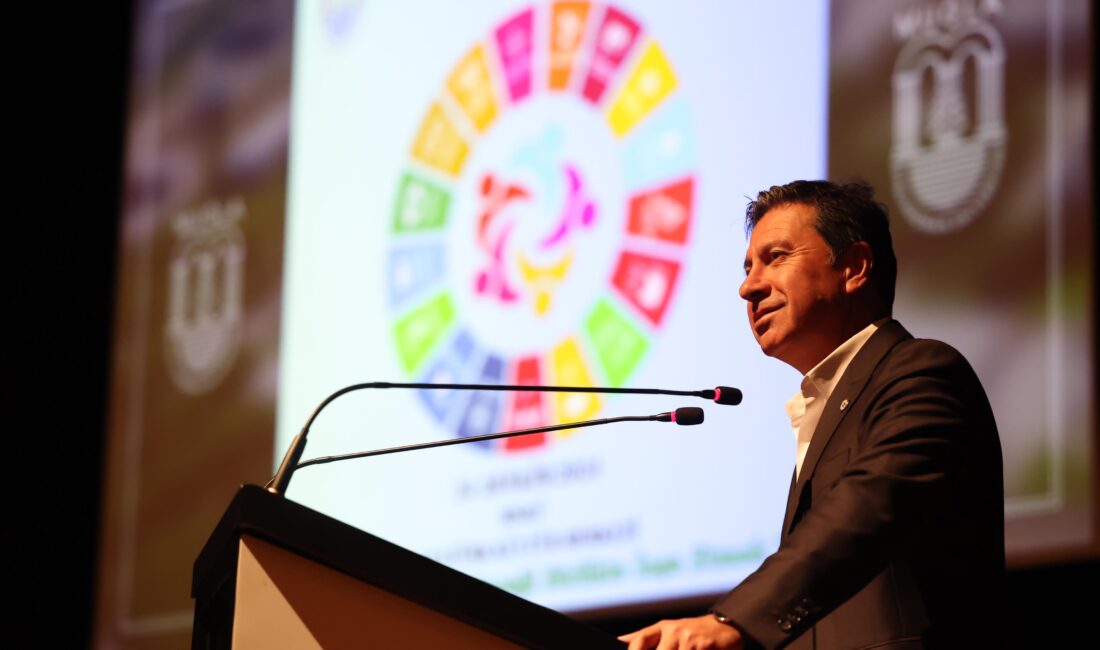 Muğla Büyükşehir Belediyesi ve Kıyı Ege Belediyeler Birliği Başkanı Ahmet
Aras