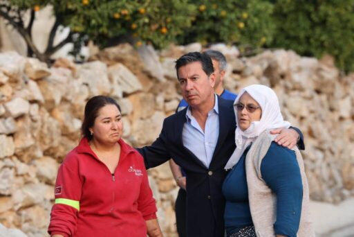 Muğla Büyükşehir Belediyesi Menteşe ve Dalaman ilçelerindeki
yangınlardan etkilenen vatandaşların yanında