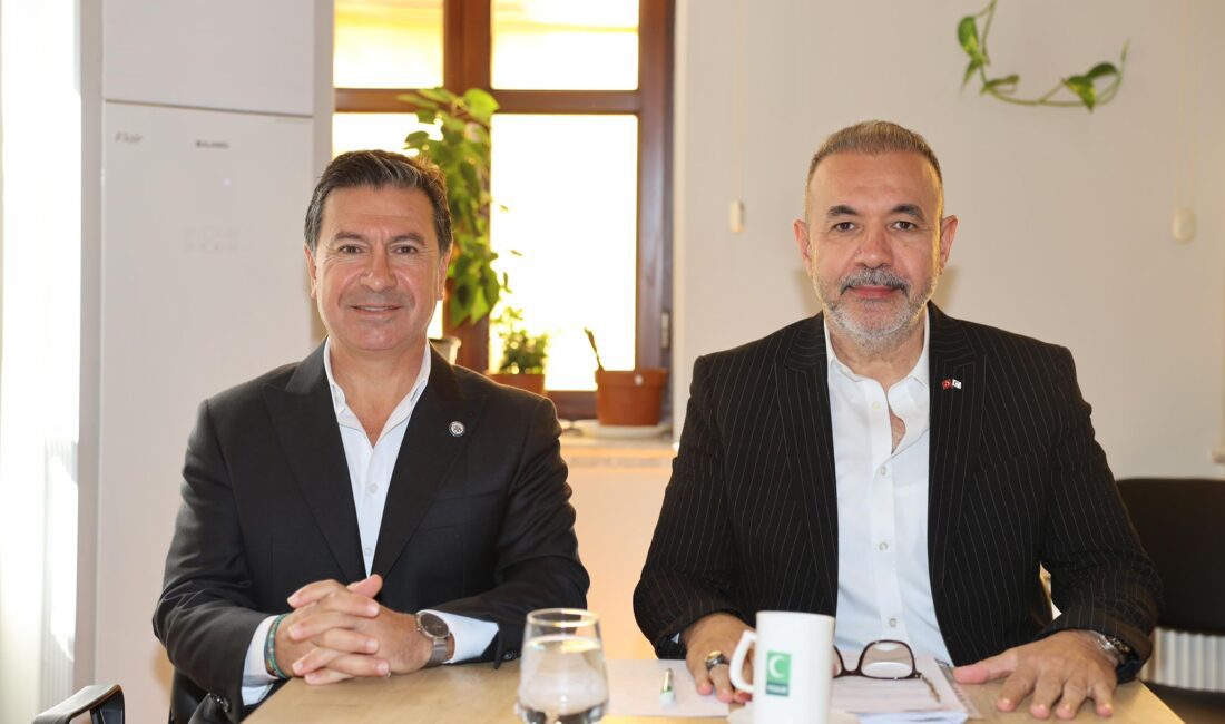 Muğla Büyükşehir Belediye Başkanı Ahmet Aras, Yeşilay Muğla Şubesi’ni
ziyaret etti.