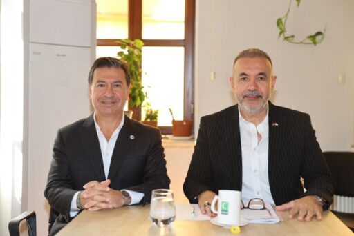 Muğla Büyükşehir Belediye Başkanı Ahmet Aras, Yeşilay Muğla Şubesi’ni
ziyaret etti.