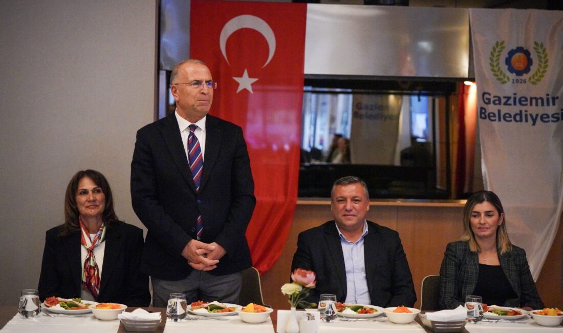 Gaziemir Belediyesi’nin Muhtarlar Günü kapsamında düzenlediği programda, ilçede görev yapan