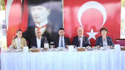 Bayraklı Belediye Başkanı İrfan Önal, Muhtarlar Günü dolayısıyla 24 mahalle