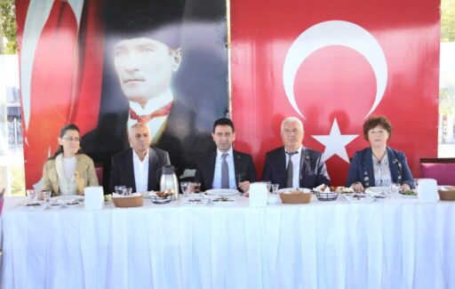 Bayraklı Belediye Başkanı İrfan Önal, Muhtarlar Günü dolayısıyla 24 mahalle