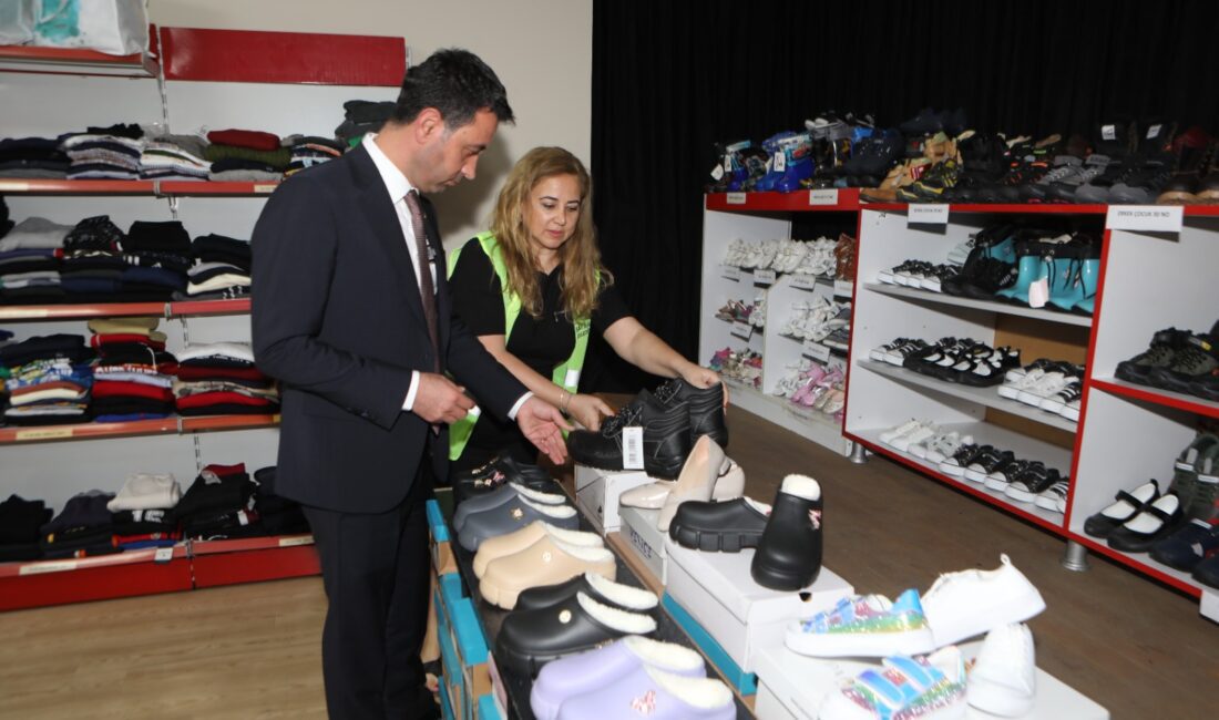 Bayraklı’da sosyal market açıldı Bayraklı Belediyesi, sosyal belediyecilik uygulamaları kapsamında ihtiyaç sahibi vatandaşların kıyafet