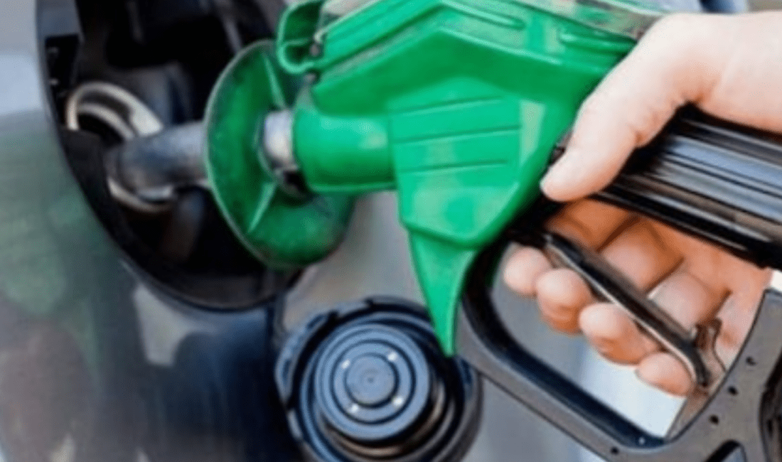 Akaryakıt fiyatlarına yine zam, Benzine dün gece yarısından itibaren gelen