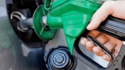 Akaryakıt fiyatlarına yine zam, Benzine dün gece yarısından itibaren gelen