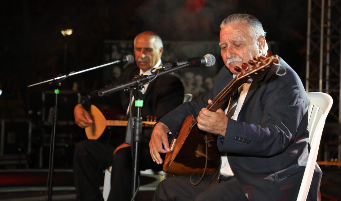 Buca’da Aşıklar Şöleni düzenlendi Buca Belediyesi, Anadolu'nun kadim kültürü "Aşıklar Geleneğini" yaşatmak ve yarınlara