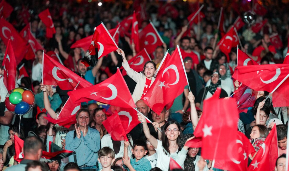 Gaziemir Belediyesi’nin Cumhuriyet Bayramı kutlama programı, yüzlerce kişinin harmandalı oynayacağı