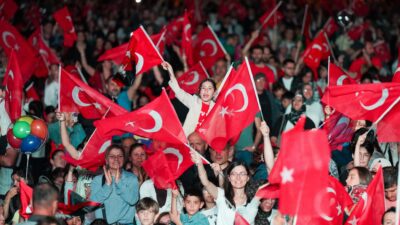 Gaziemir Belediyesi’nin Cumhuriyet Bayramı kutlama programı, yüzlerce kişinin harmandalı oynayacağı