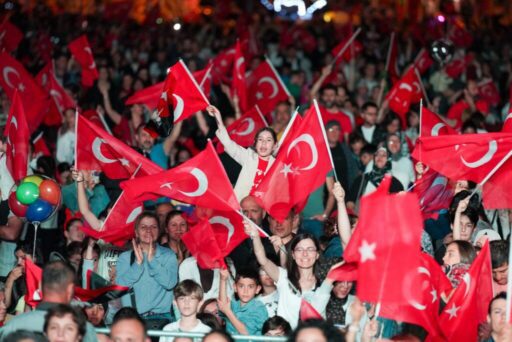 Gaziemir Belediyesi’nin Cumhuriyet Bayramı kutlama programı, yüzlerce kişinin harmandalı oynayacağı