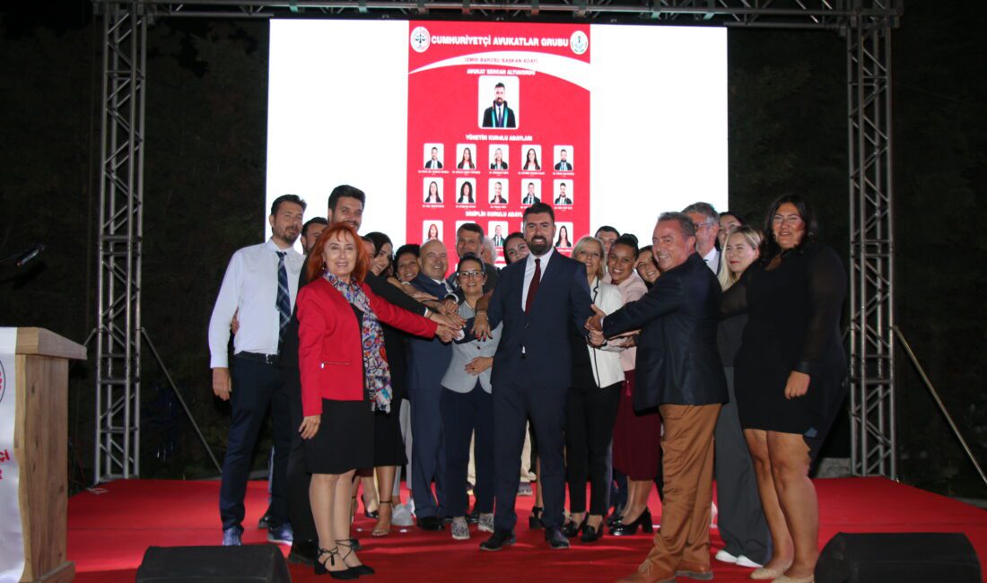 CUMHURİYETÇİ AVUKATLAR GRUBU’NDAN TARİHİ HAVAGAZI FABRİKASI’NDA GÖRKEMLİ ADAY TANITIM TOPLANTISI Cumhuriyet ve adalet değerleri üzerine inşa edilen İzmir Barosu Cumhuriyetçi