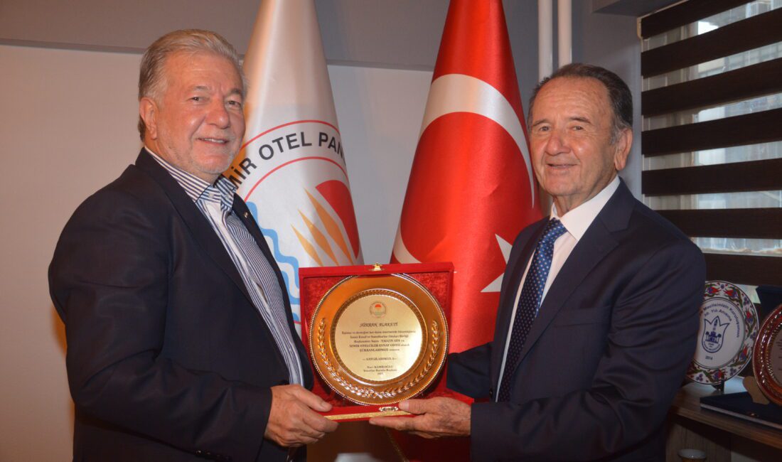 İzmir Otelciler ve Pansiyoncular Odası’nı ziyaret eden İzmir Esnaf ve
Sanatkarlar