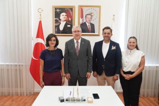 İZMİR(Ege Ajans)- Ege Üniversitesi İletişim Fakültesi Halkla İlişkiler ve Tanıtım Bölümü