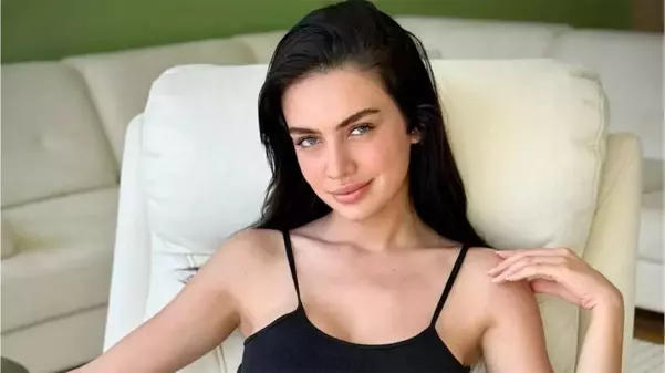 Fenomen Ece Ronay, Erzurum'da bir öğretmen grubunun paylaştığı fotoğrafa küfür