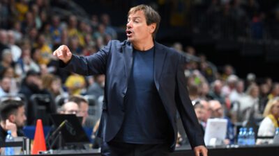 Fenerbahçe taraftarları, EuroLeague'de Yunanistan temsilcisi Panathinaikos ile oynanacak maç öncesi