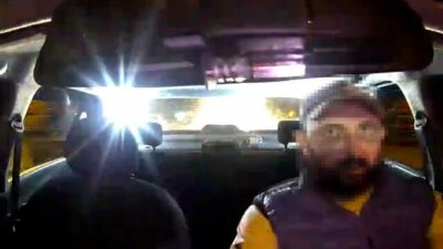 İzmir'de bir durakta anahtar üzerinde bırakılan taksi, kimliği belirsiz bir