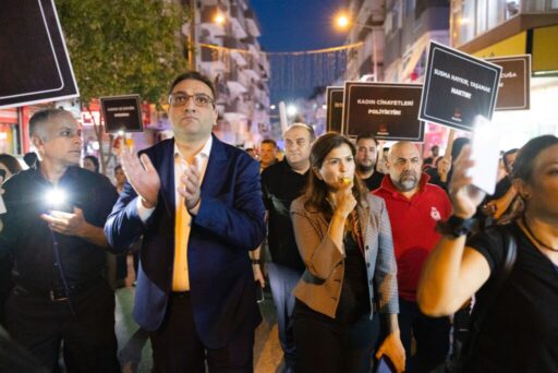 Balçovalılar, son günlerde artan kadın ve çocuk cinayetlerine Ata
Caddesi’nde gerçekleştirdikleri