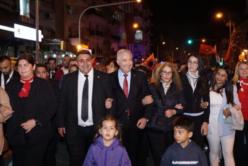 29 Ekim Cumhuriyet Bayramı’nın 101'nci yılı Kemalpaşa’da fener alayı yürüyüşüyle