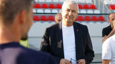 Kemalpaşa Belediye Başkanı Mehmet Türkmen, Kemalpaşaspor Futbol Takımı sporcularını ziyaret