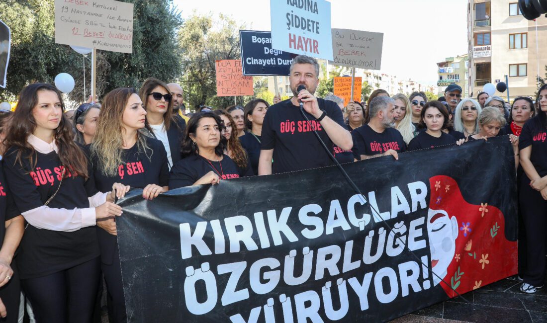 Kırık saçlar özgürlüğe Buca’da yürüdü Cumhuriyet Halk Partisi (CHP) İl Kadın Kolları'nın başlattığı "Kırık Saçlar