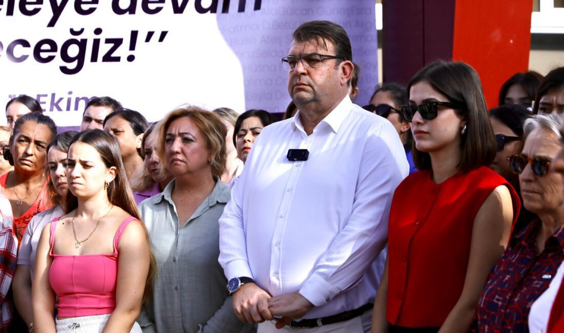 Seferihisar Belediyesi 11 Ekim Dünya Kız Çocukları Günü’nde belediye önünde