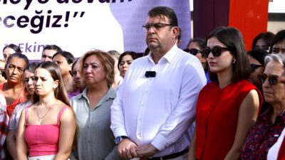 Seferihisar Belediyesi 11 Ekim Dünya Kız Çocukları Günü’nde belediye önünde