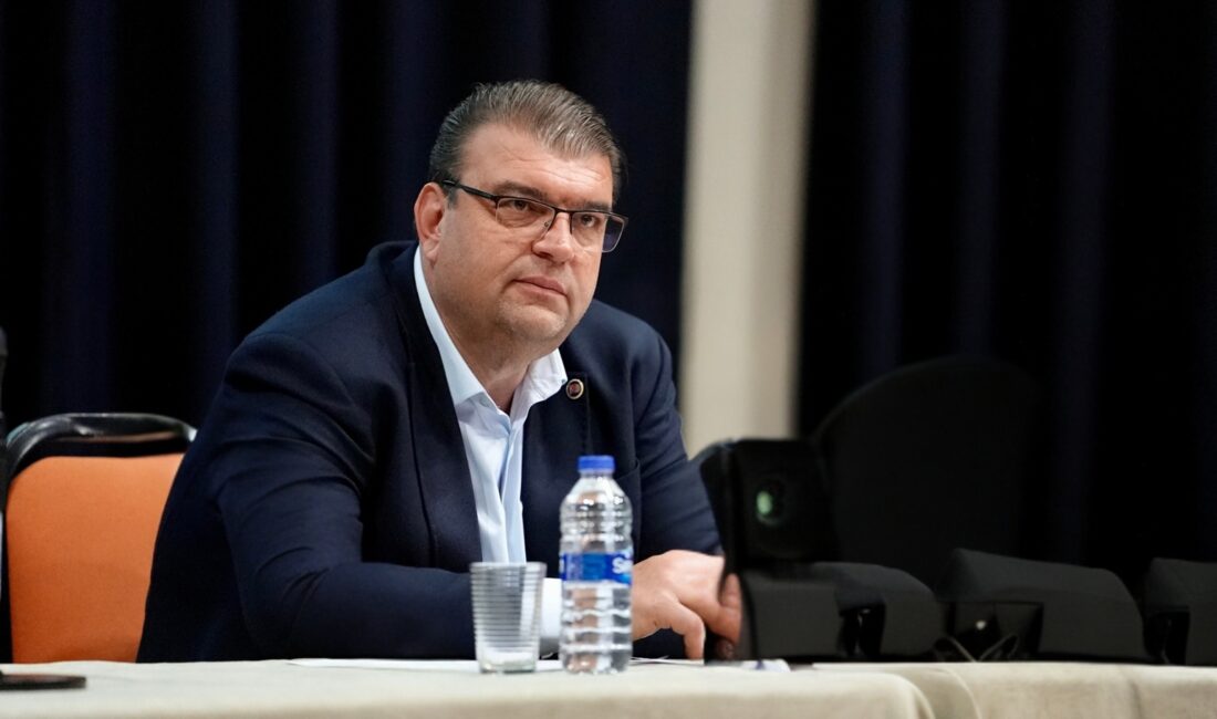 1 Ekim 2024 tarihli Seferihisar Belediyesi meclis toplantısında konuşan Başkan
