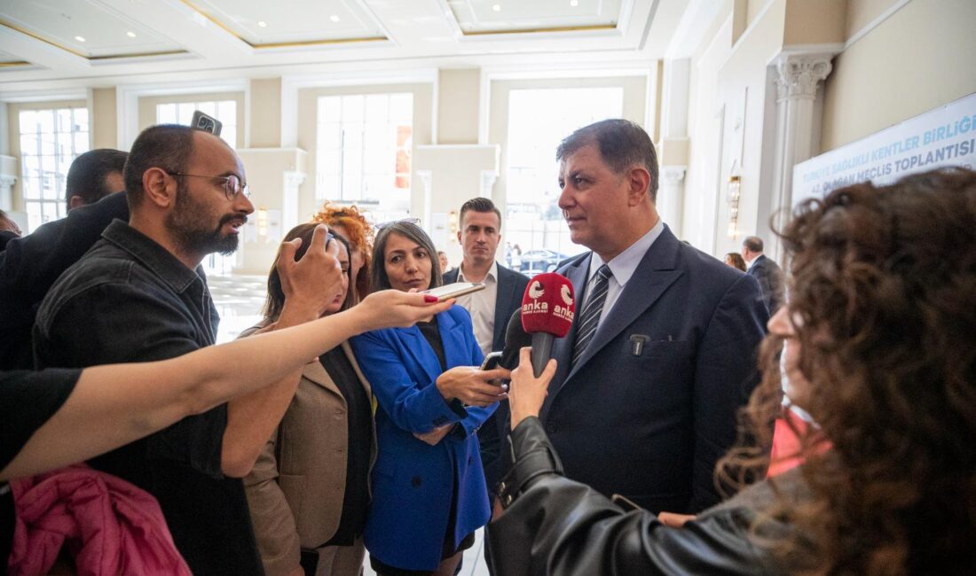 Sağlıklı Kentler Birliği'nin 42. Olağan Meclis Toplantısı sonrası basın mensuplarının
