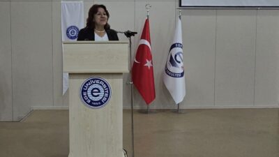 İZMİR(Ege Ajans)- Ege Üniversitesi Hemşirelik Fakültesinde, birinci sınıfa başlayan öğrencilerin yükseköğretim hayatına