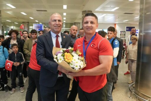 Veteranlar Dünya Güreş Şampiyonası’nda dünya üçüncüsü olan Gaziemir Belediyesi sporcusu