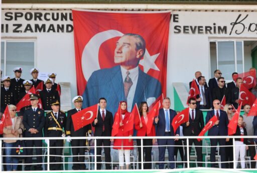 Urla Belediye Başkanı Selçuk Balkan, 29 Ekim Cumhuriyet Bayramı törenlerinde