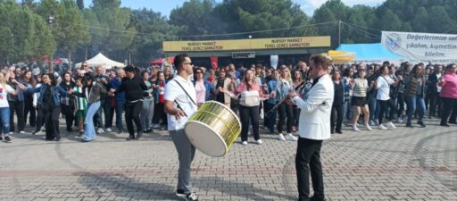İzmir Balkan Göçmenleri Kültür ve Dayanışma Derneği bugün düzenlediği Sonbahar