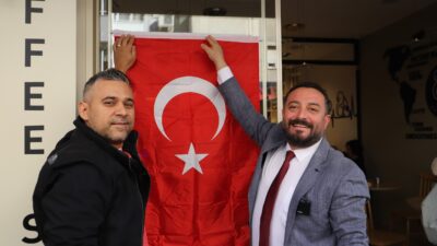 Ödemiş Belediye Başkanı Mustafa Turan, Cumhuriyet’in 101. Yıldönümünü kutlarken, vatandaşlara