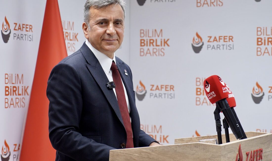 Zafer Partisi Sözcüsü Azmi Karamahmutoğlu ; Türkiye cumhuriyeti hudutları yol geçen hanı değildir. Azmi Karamahmutoğlu: Zafer Partisi bilindiği gibi, kurulduğu tarihten bu yana, ki