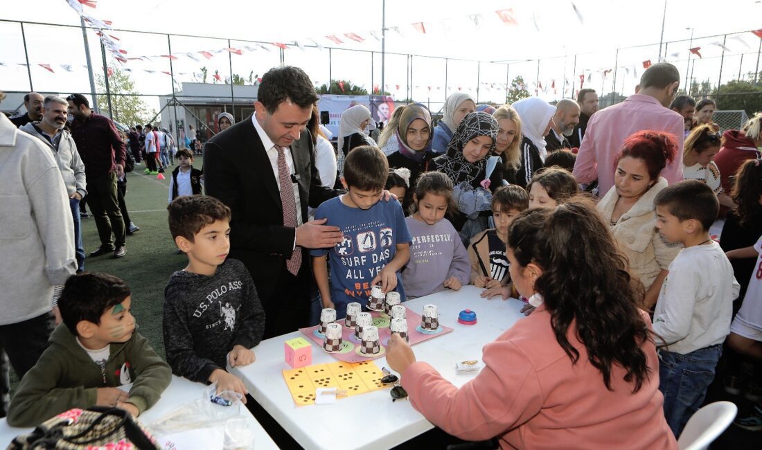 Bayraklı Belediyesinin düzenlediği Mahalle Şenliği, Cengizhan Mahallesi Ekrem Akurgal Parkı’nda