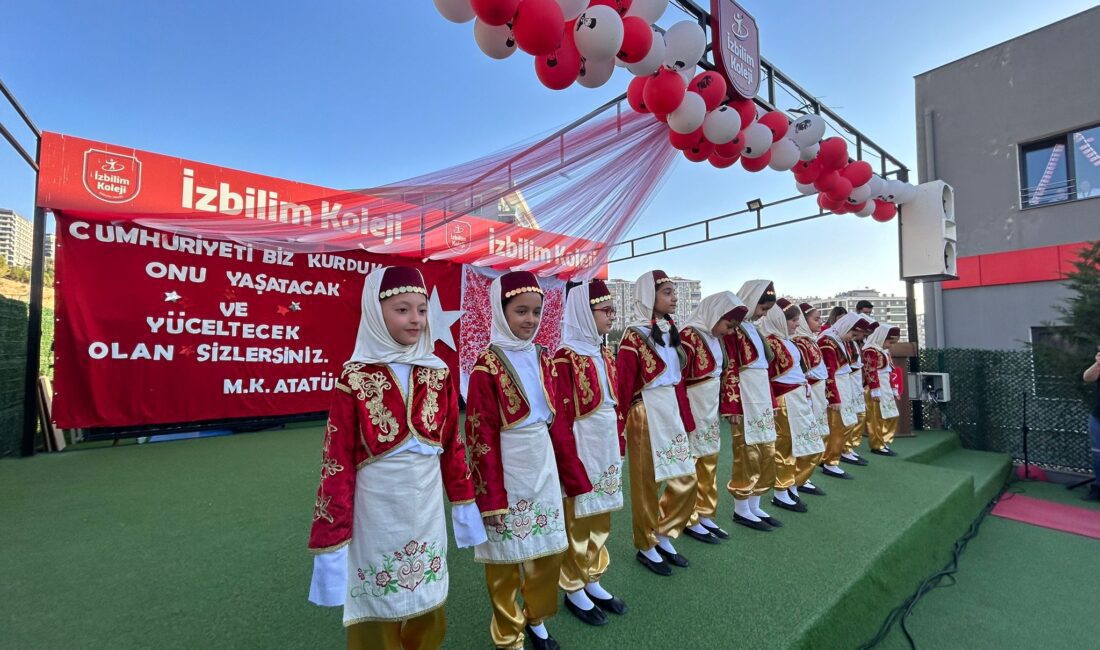 İZBİLİM KOLEJİNDE CUMHURİYET BAYRAMI COŞKUSU İzbilim kolejlerinde 29 Ekim Cumhuriyet bayramı coşkulu bir şekilde kutlandı