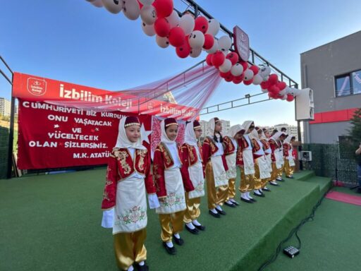 İzbilim kolejlerinde 29 Ekim Cumhuriyet bayramı coşkulu bir şekilde kutlandı