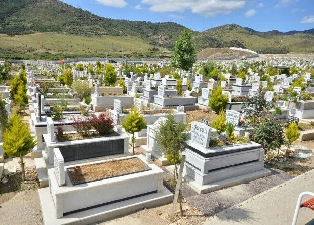 İzmir Büyükşehir Belediyesi, Menderes’te hisse bağışı karşılığı 3 bağışçıya 6’şar