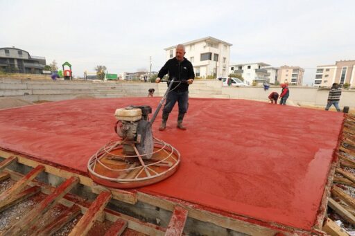Menderes Belediyesi, Barbaros Mahallesi’nde inşasına daha önce başlamış olduğu parkta