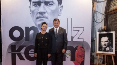 İzmir Büyükşehir Belediye Başkanı Dr. Cemil Tugay 10 Kasım Atatürk’ü