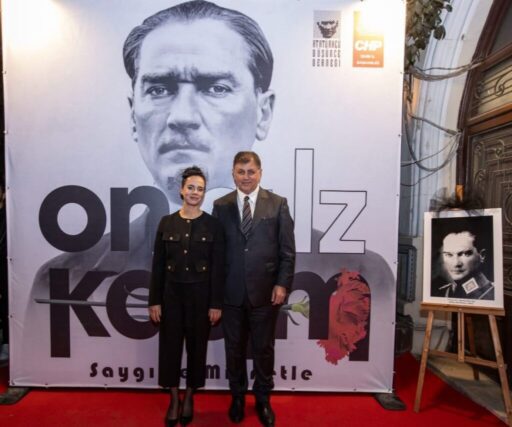 İzmir Büyükşehir Belediye Başkanı Dr. Cemil Tugay 10 Kasım Atatürk’ü