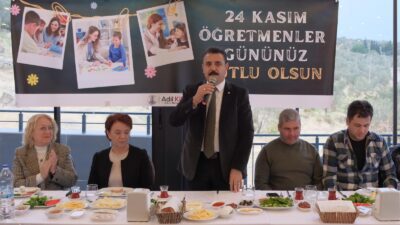 24 Kasım Öğretmenler Günü kapsamında Dikili Belediye Başkanı Adil Kırgöz,