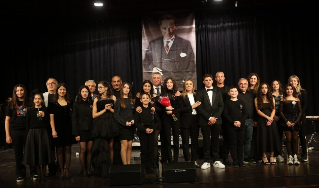 Güzelbahçeli Gençler Atatürk İçin Söyledi 10 Kasım Atatürk’ü Anma programı kapsamında Güzelbahçeli gençler Atatürk’ün sevdiği