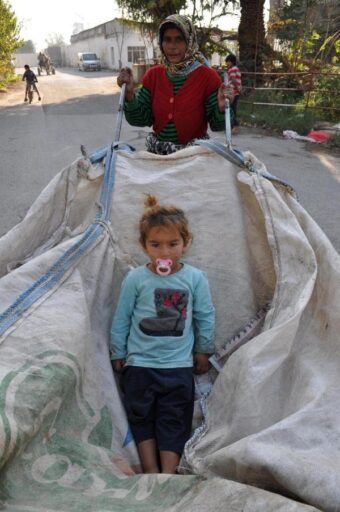 İzmir Seyyar Satıcılar Derneği Bakanı Evren Laçin, Selçuk’ta yaşanan ve